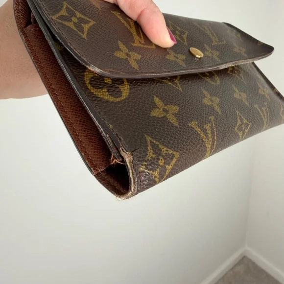 Louis Vuitton International Long Monogram Wallet - Picture 8 of 16